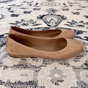 Frye Flats (Camel) in near Perfect Condition Size 8M